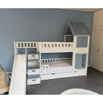 stapelbed met trap, dak en glijbaan